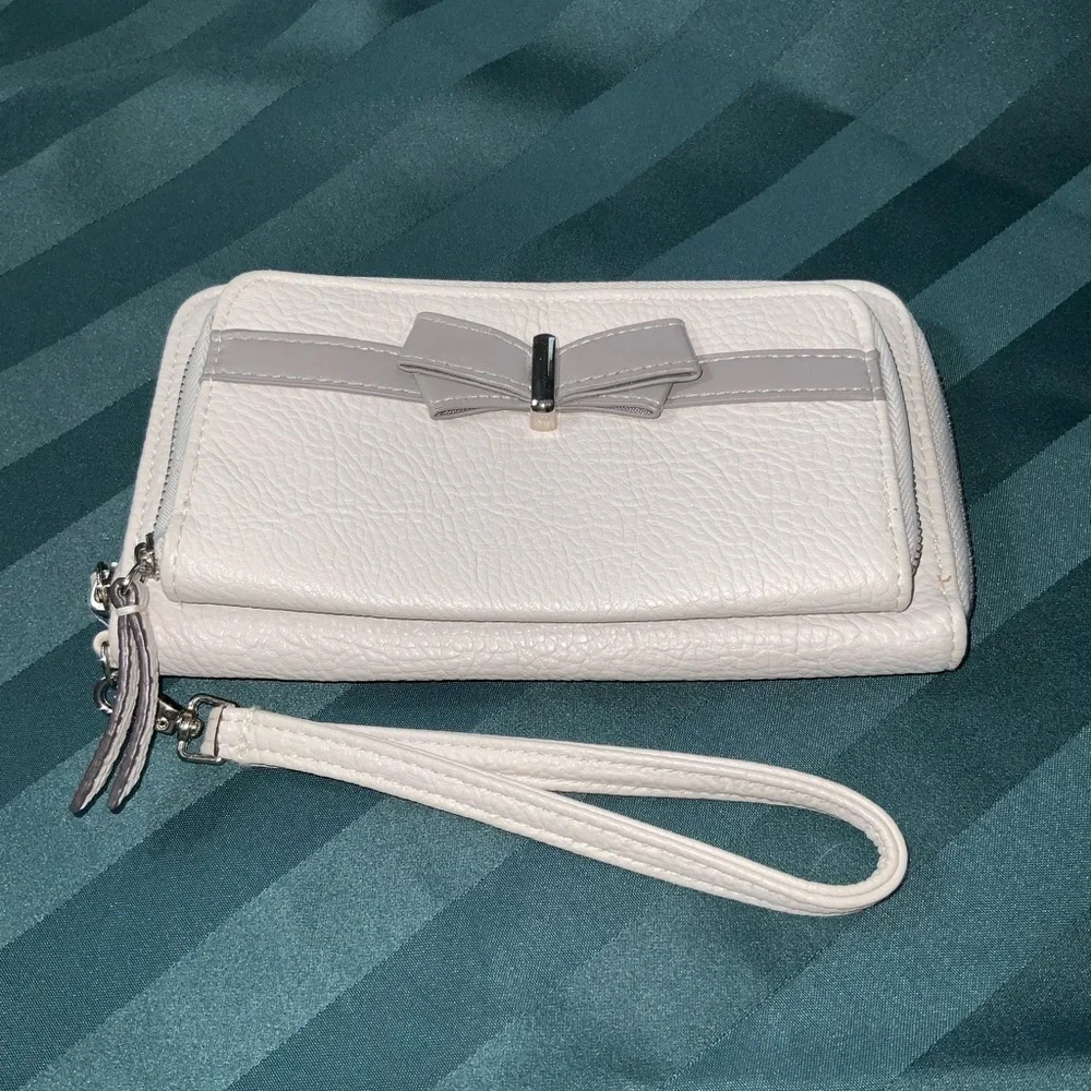 Jessica Simpson Taupe Bow Back Zip Wallet Wristlet 8” X 4.5” X 1” NWOT